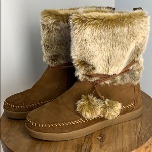 TOMS Nepal suede and faux fur boots 9